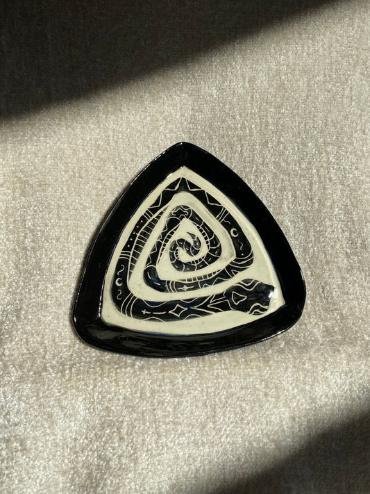 Serpent Triangle Plate - 7 in